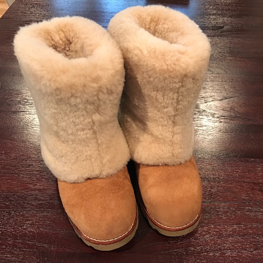 UGG with exposed fur